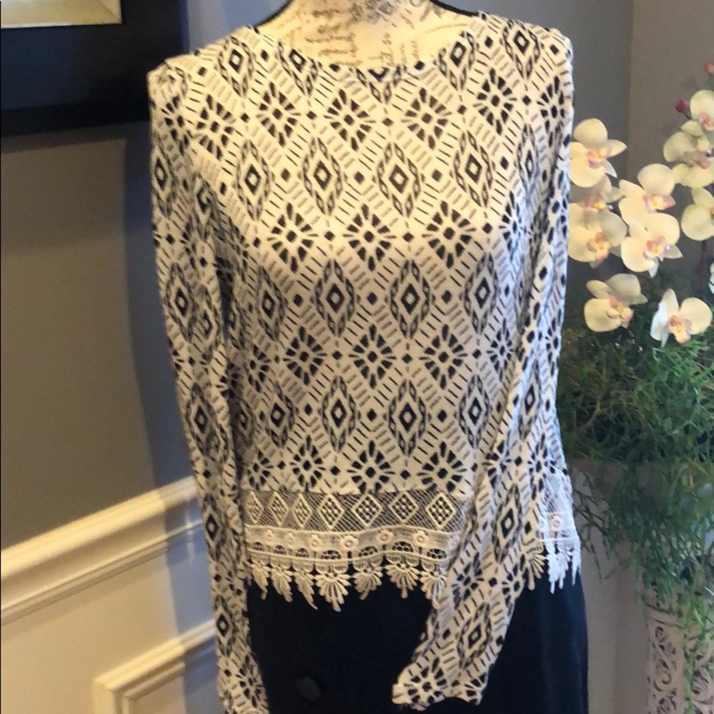 Black and whit top